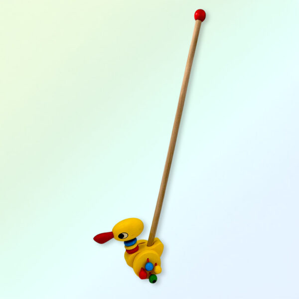Дървена играчка за бутане 13×8 см с дръжка 54 см – многоцветно