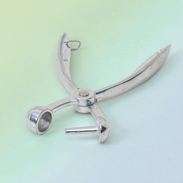 Уред за обезкостяване на череши